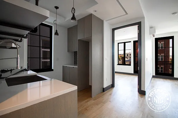 Rented by MySpaceNYC | media 9