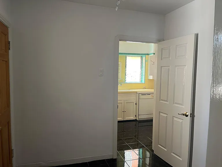1452 S Sherbourne Dr — Photo 38