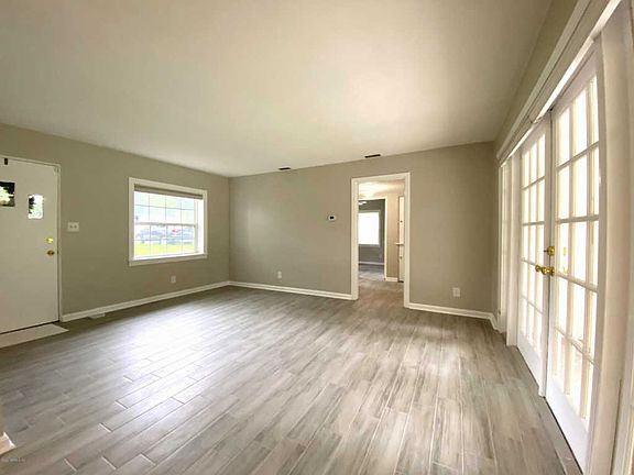 3rd image of 5444 Windermere Dr