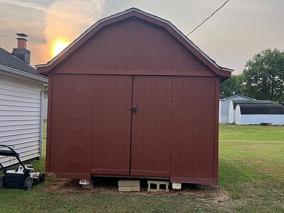 5th image of 224 Wanda Rd