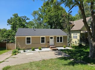 9208 Oak St, Kansas City, MO 64114