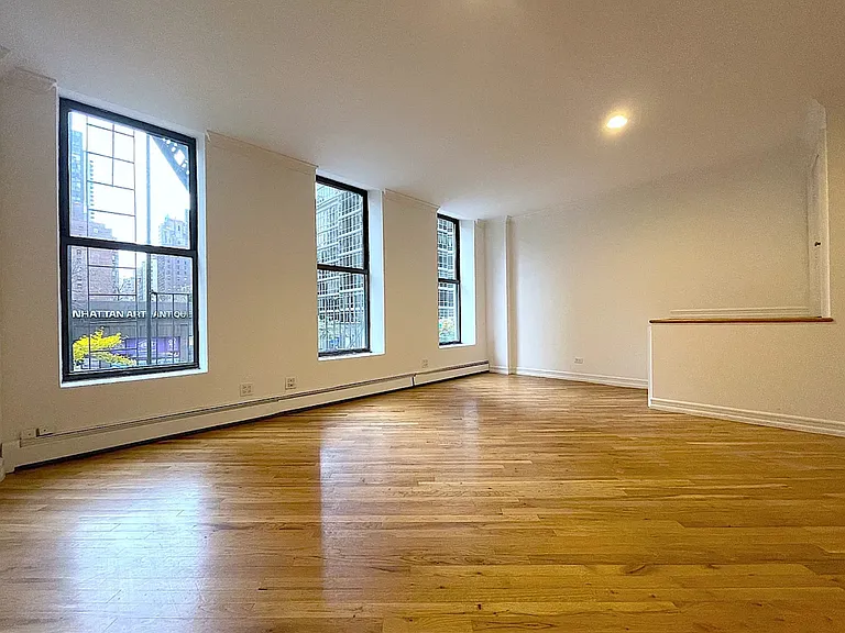 1047 2nd Ave #1D — Photo 1
