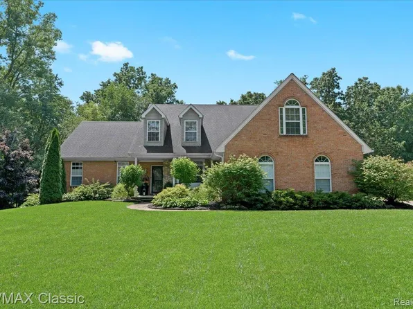 2128 Allison Ln #18, Highland, MI 48357