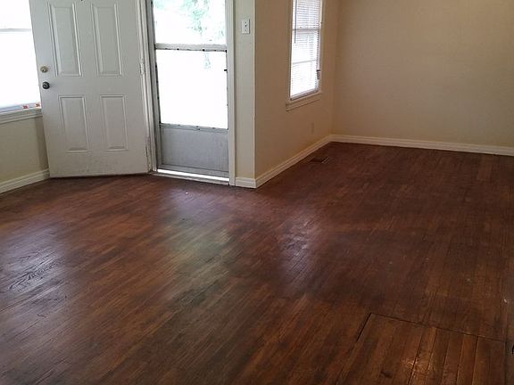 2nd image of 1202 Smith Dr