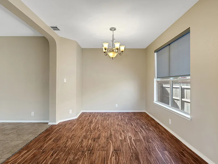 225 Crimson Tree — Photo 25