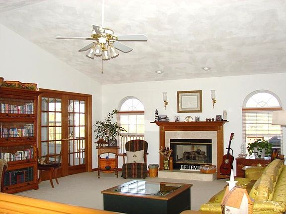 Living Room 24' 7" x 17' 3"