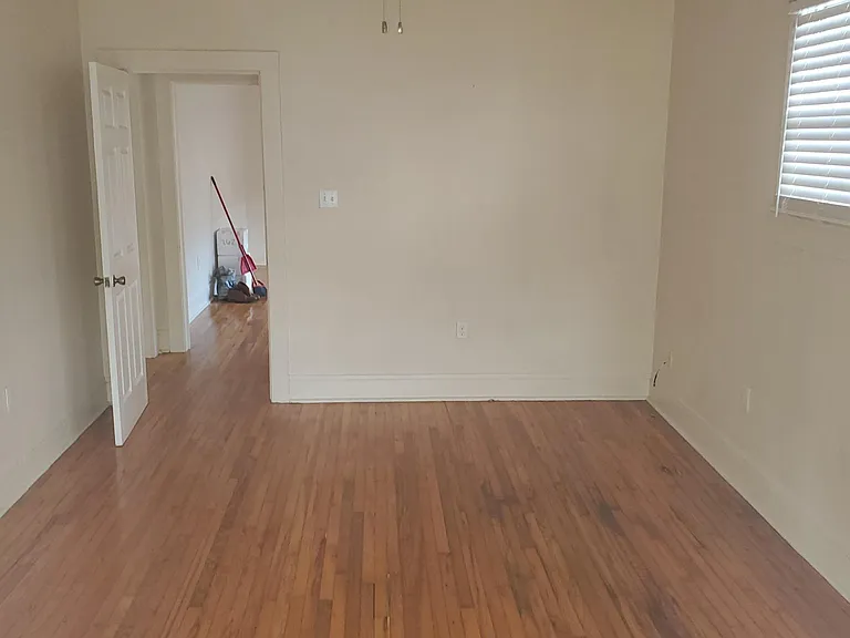 2216 Pine St — Photo 4