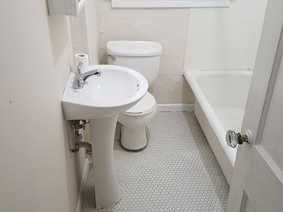5th image of 4963 Lindenwood Ave #1