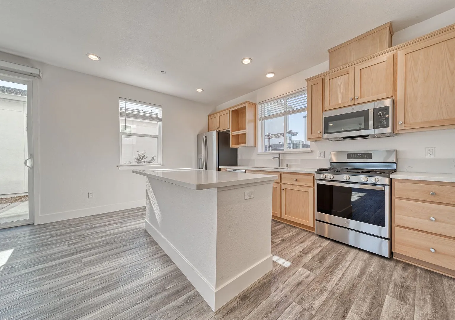3 Bed / 2.5 Bath Home with 2 Car Garage + Yard Available Sept. 21st — Photo 2