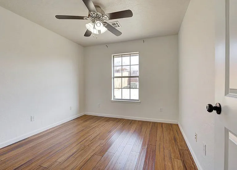 516 Allison Ln — Photo 12