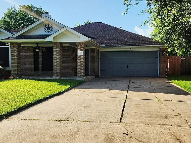 213 Mango St — Photo 3