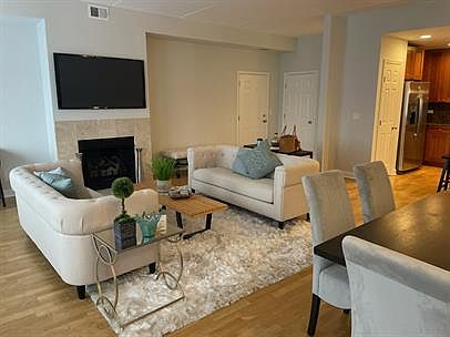 3rd image of 2622 W Diversey Ave #401