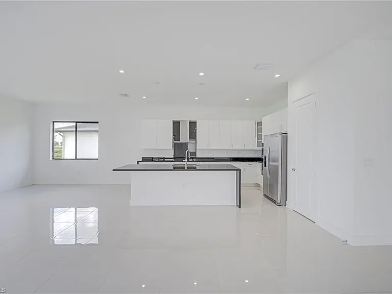 4775 Quercia Dr — Photo 9