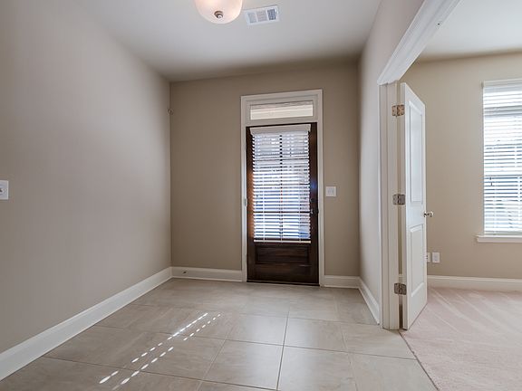 4th image of 117 Festoon Ct