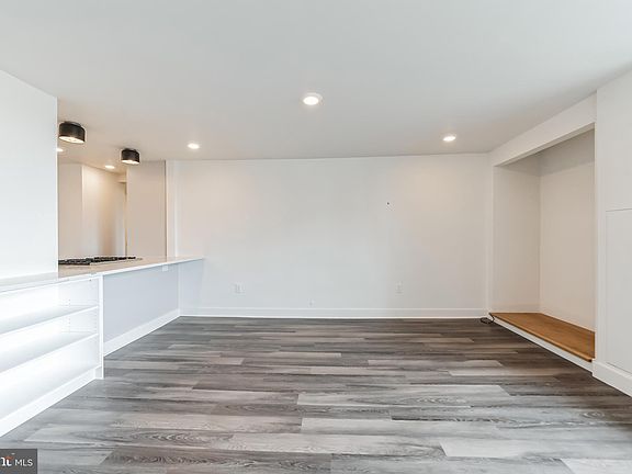 5th image of 604 S Washington Sq APT 2212