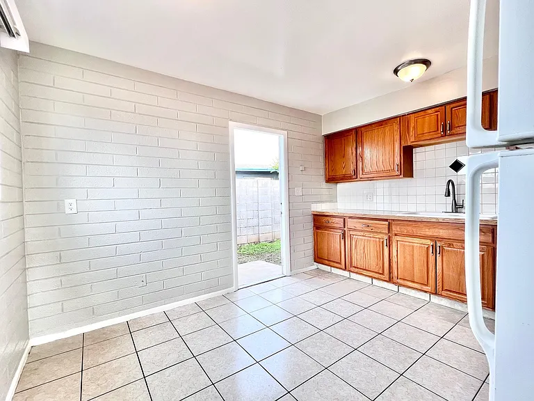 7013 N 76th Ave #1 — Photo 11