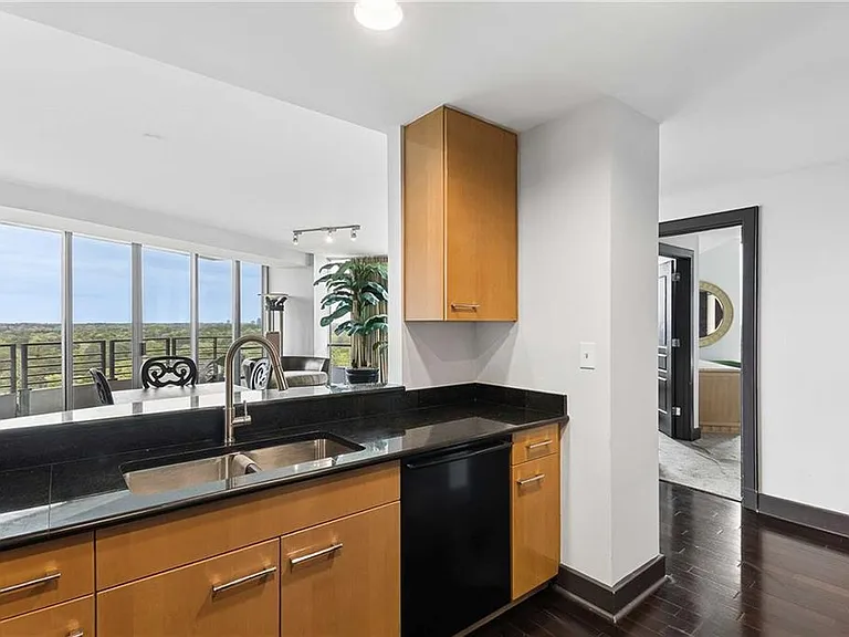 700 Park Regency Pl NE #2002 — Photo 16