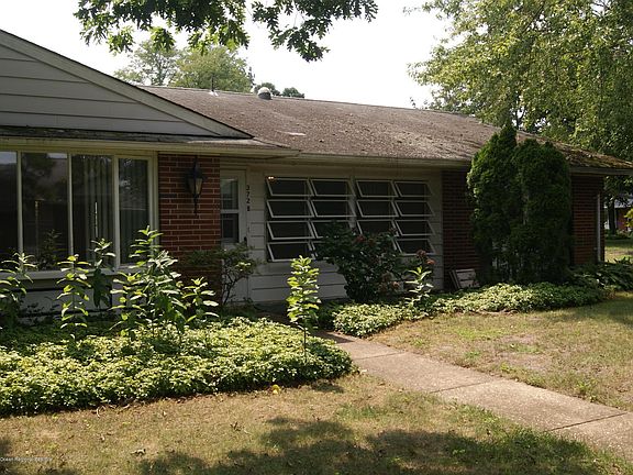 4th image of 372B Portsmouth Dr