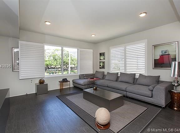 5th image of 7333 Dickens Ave