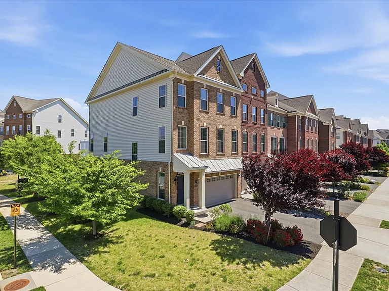23755 Hopewell Manor Ter — Photo 3