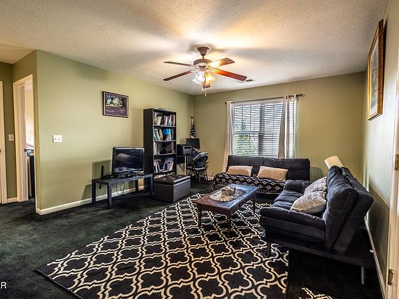 4th image of 1609 Maple View Way