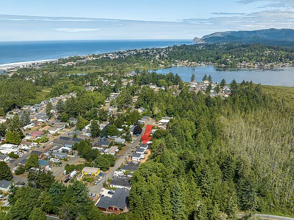 2nd image of 632 SE Reef Ave