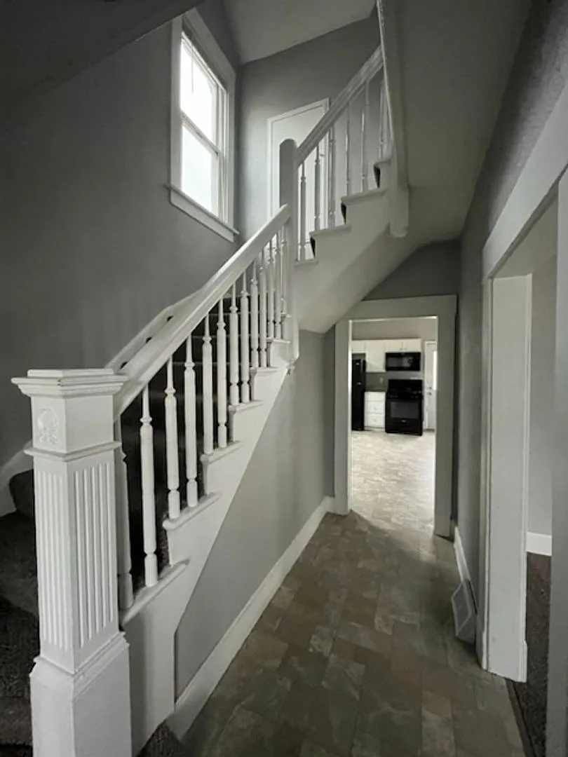 Nice 2 Bedroom 1 Bath House with Garage in Davenport — Photo 3