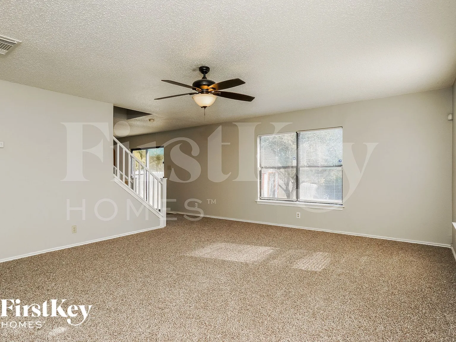 3 bed, 2.5 bath, 1698 sqft, $1,665 — Photo 3