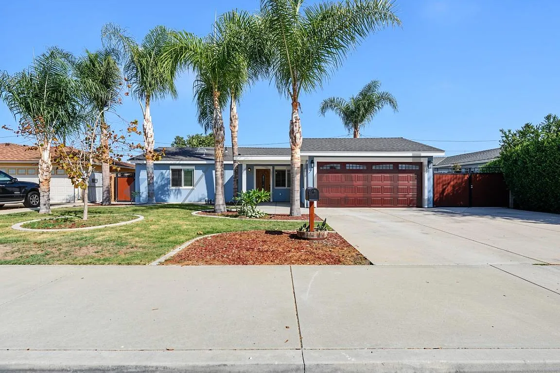 3 bed, 1072 sqft, $4,200 — Photo 1