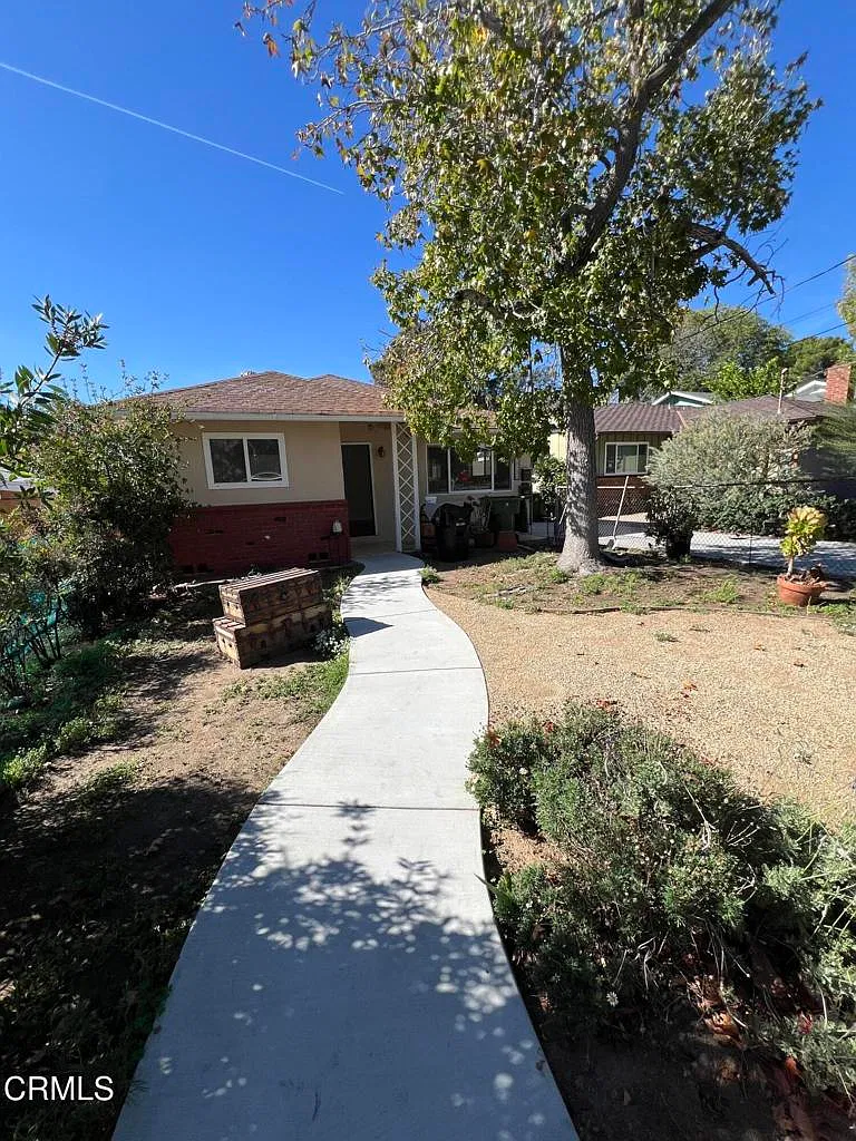 2 bed, 1.5 bath, 900 sqft, $3,300 — Photo 2