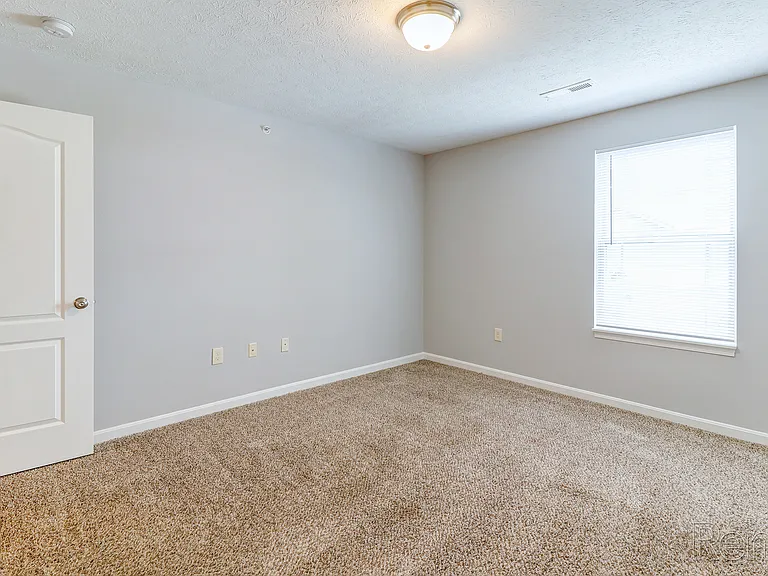 Crossroads Apartments — Photo 20