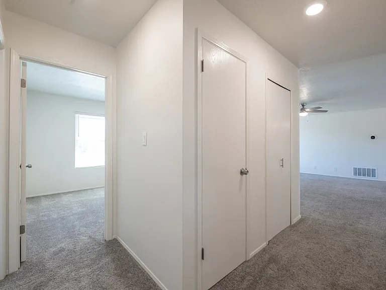 409 Longwood Dr NE — Photo 22