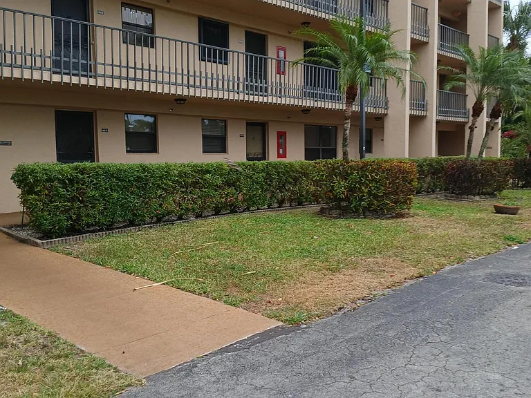 4760 Lucerne Lakes Blvd W #405 — Photo 22
