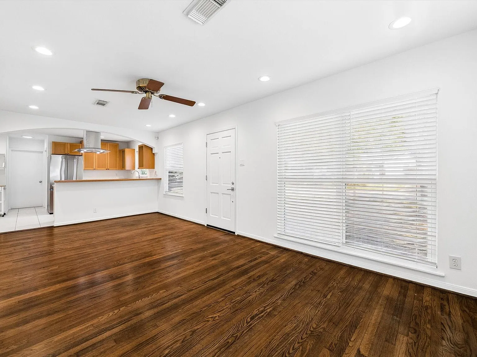 3 bed, 2.0 bath, 1750 sqft, $2,500 — Photo 4