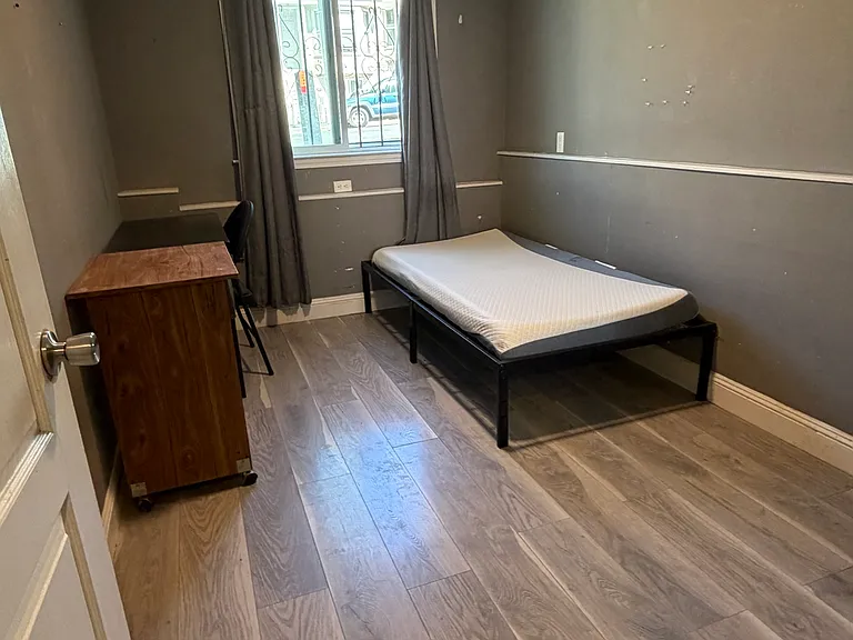 1151 Plymouth Ave — Photo 1