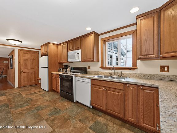 3rd image of 14601 Main Street