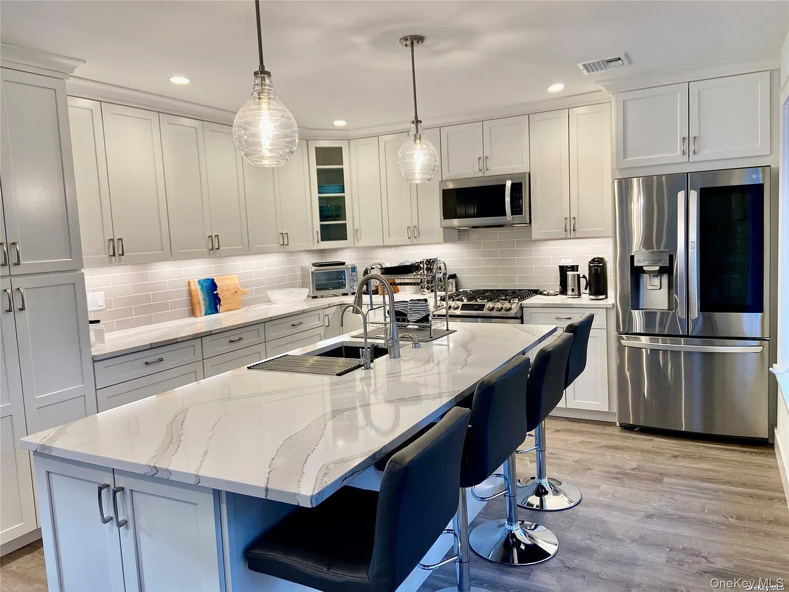 3 bed, 2.0 bath, 1750 sqft, $9,000 — Photo 4