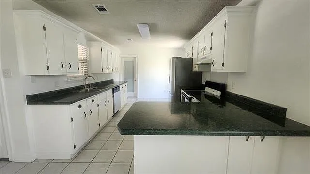 206 Canberra Ct — Photo 5