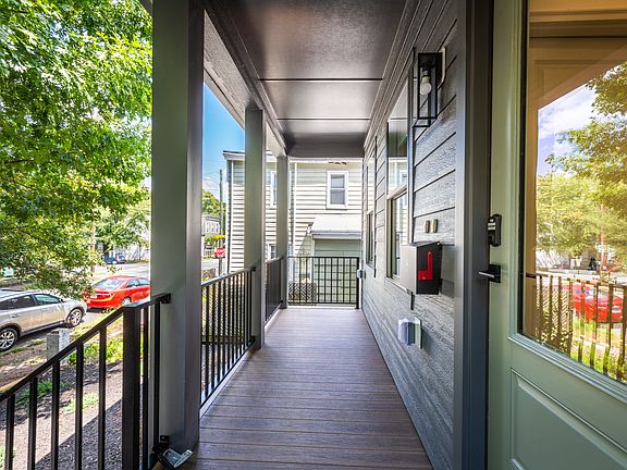 4th image of 601 1/2 S Pine St
