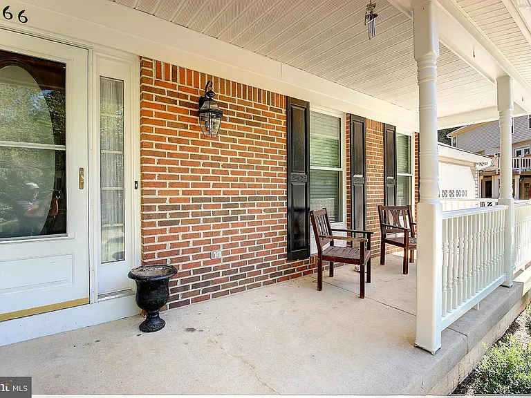66 Larkwood Ct — Photo 3