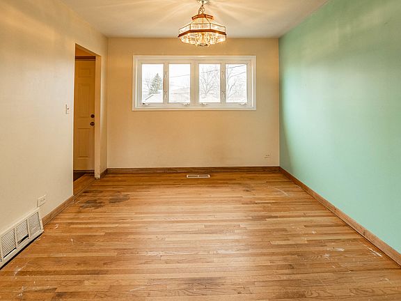 3rd image of 7312 Larchwood Ln