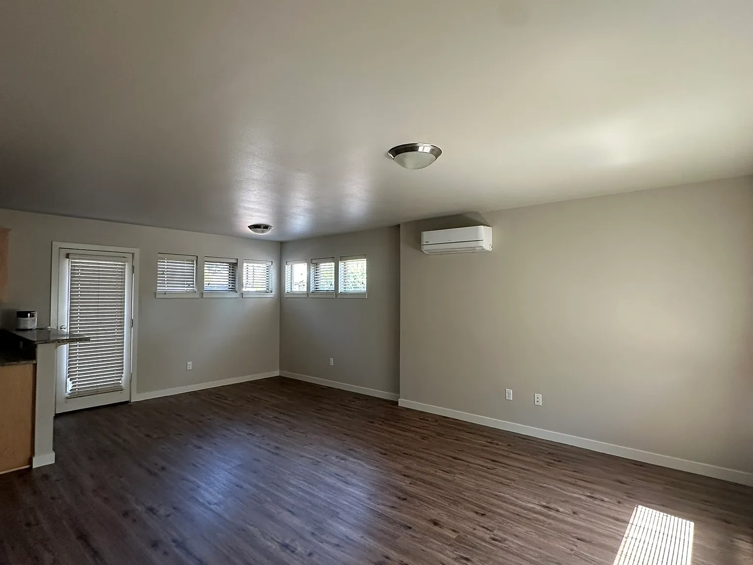 2 bed, 2.5 bath, 1049 sqft, $1,795 — Photo 3