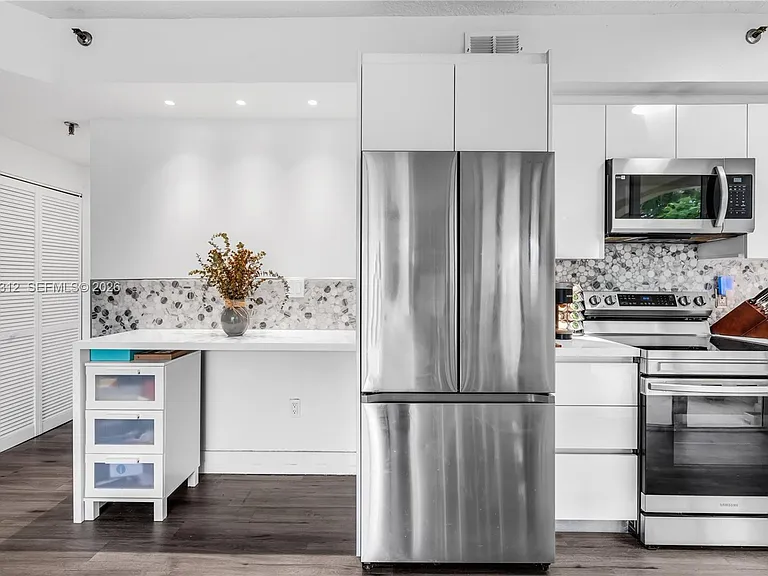 1834 Brickell Ave #33 — Photo 3