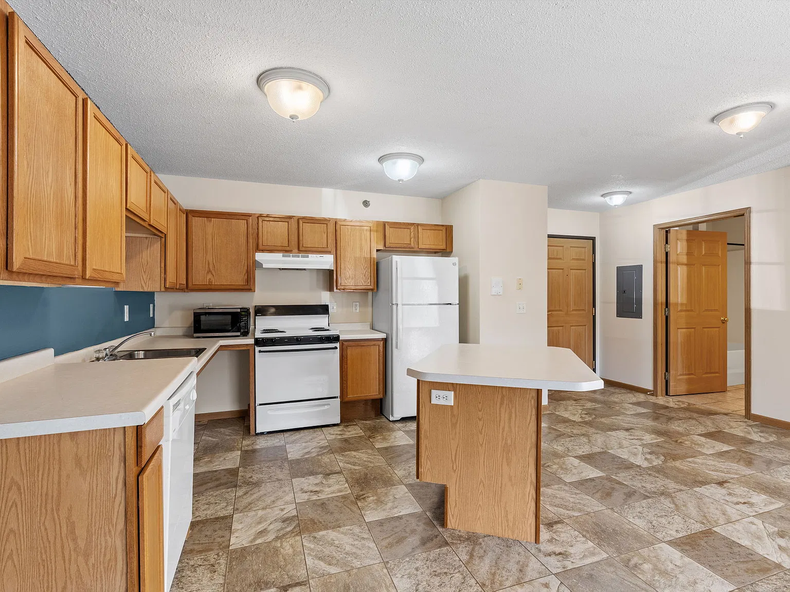 Silvercrest Apartments — Photo 3