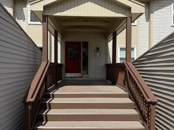 4984 Oak Hill Dr, Waterford Township, MI 48329