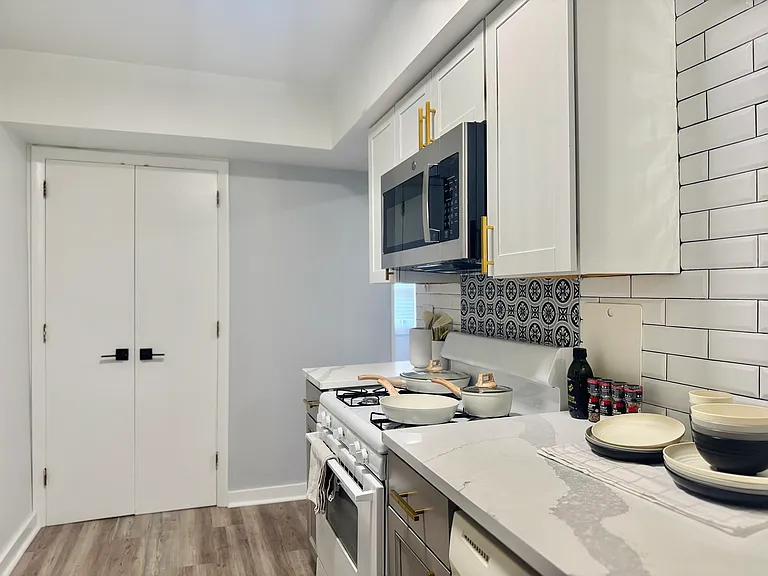 5737 Hobart St #5 — Photo 14