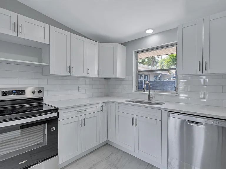325 Capri Blvd — Photo 59