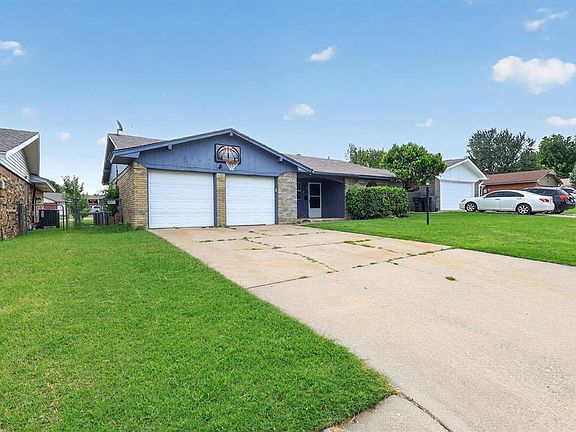 3rd image of 811 Ridgeway Dr