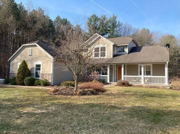 2638 Oak Highland Ct, Lowell, MI 49331