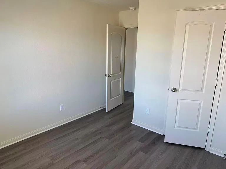 1806 Douglas St — Photo 6